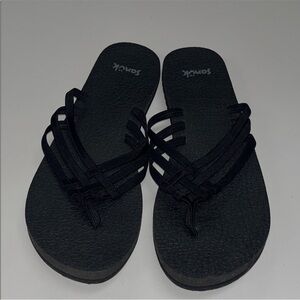 Sanuk Women's Black Multi-Strap Foam Sandals